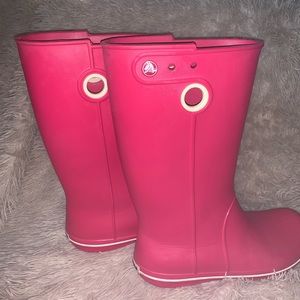 Croc hot pink rain boots!